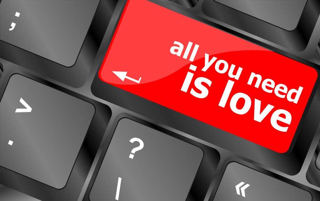 Computer Taste mit dem Spruch "Allyou need is Love"