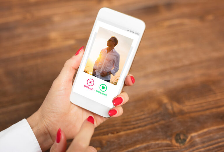 Smartphone mit Dating-App